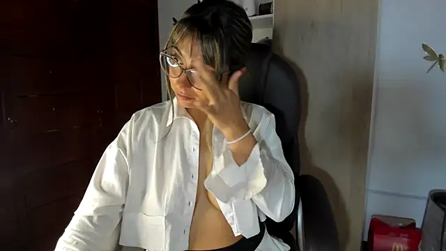 Isabellaa22_1: онлайн-секс-чат