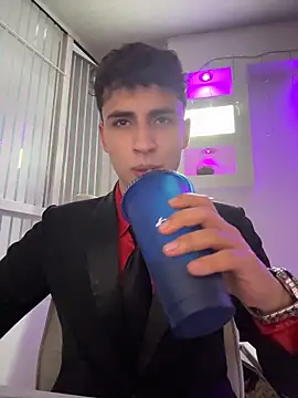 Živý XXX chat AdrianRinaldi