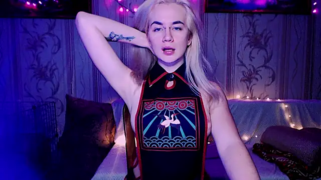 xxxcharismaaa 网络视讯表演