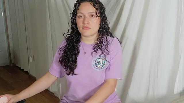 MeganDolll Adlı Modelin Canlı XXX Sohbeti