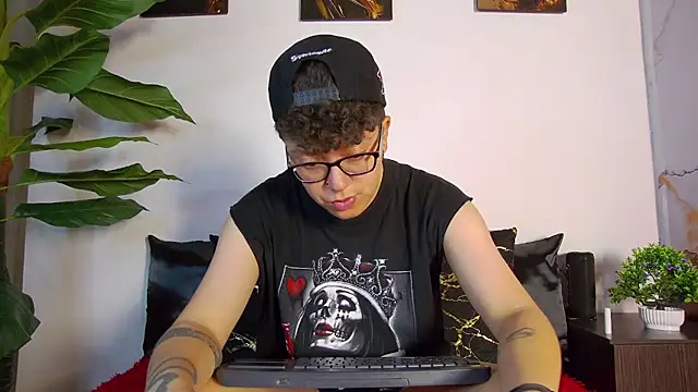 Chat +18 de alex_noa ao vivo