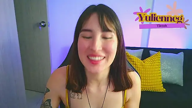 YulienneggのライブXXXチャット