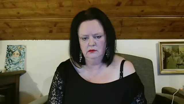 Chat +18 de TiffanyMature ao vivo