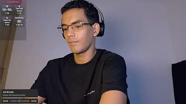 Pikashu7u7's Webcam Show