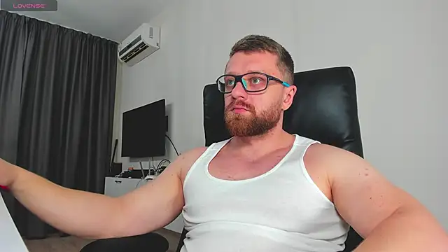 Findom_guy élő XXX-chatje