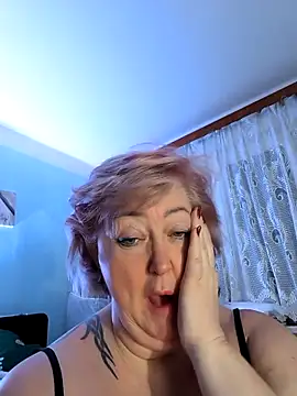 MissSilken Live XXX-chat