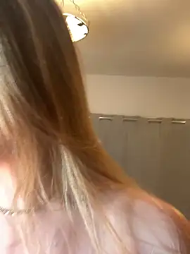 Sweety_Foxy69 élő XXX-chatje