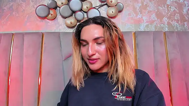 TomLondon_ Adlı Modelin Canlı XXX Sohbeti