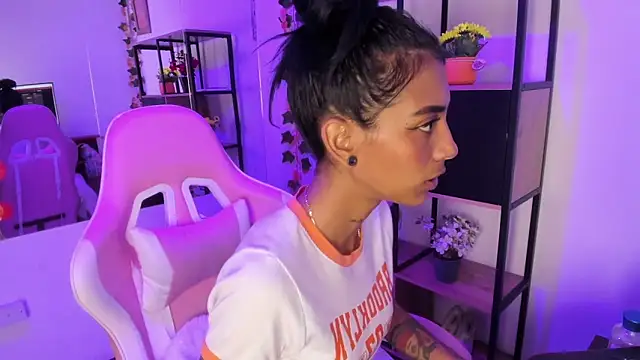 Chat XXX ao vivo de KarlaSlutSkinny__