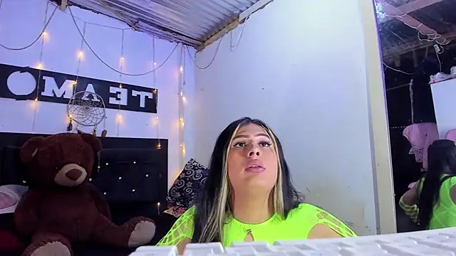 Chat +18 de blonde_girl01 ao vivo