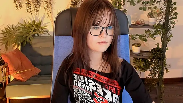 Elainebeness 现场XXX聊天