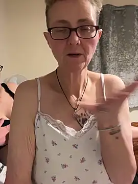 Curvy-Jinx live XXX chat