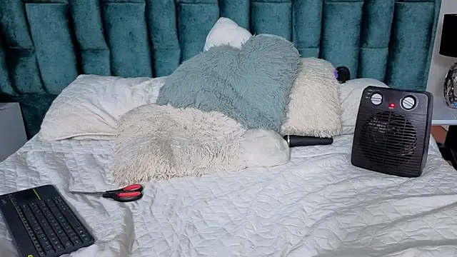 Emma_Foxi: διαδικτυακό σόου στην κάμερα