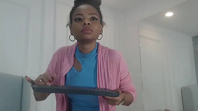 Chat +18 de ChantalGarner ao vivo