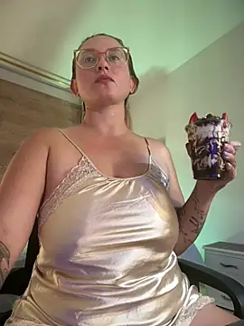 halaaa_1 élő XXX-chatje