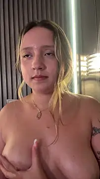 Chat XXX ao vivo de MiaPetit_