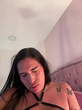 Bella__Wood Adlı Modelin Canlı XXX Sohbeti