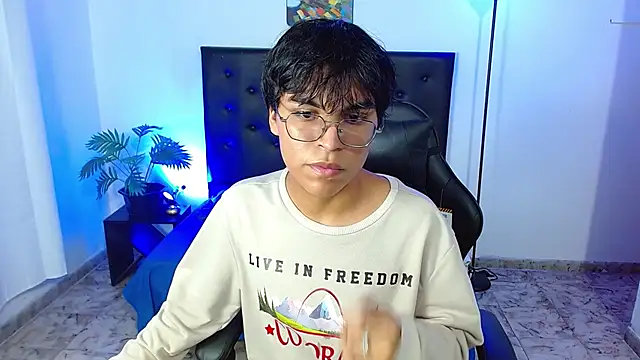 Maecum18: онлайн-секс-чат