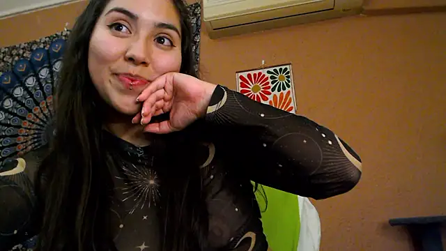 Chat +18 de IntimateTales ao vivo