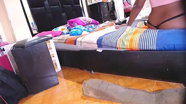 XXX chat uživo modela loreblackhot