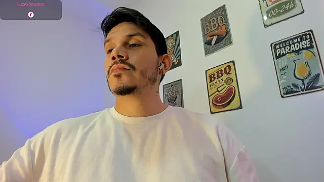 alejandro_stark: διαδικτυακό σόου στην κάμερα