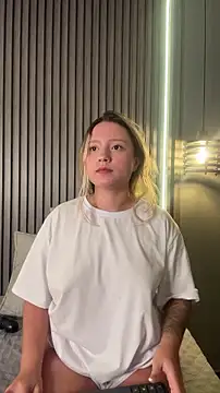 Онлайн чат XXX MiaPetit_