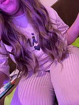 SaraaLoove Live XXX Chat