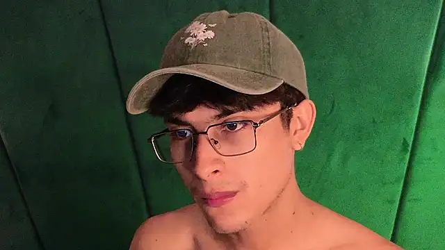 Aaron_Eze's Live XXX Chat