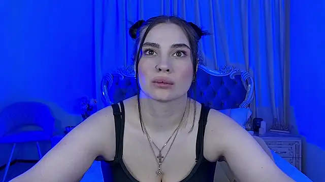 Chatroom XXX en direct de AdrianaTorres