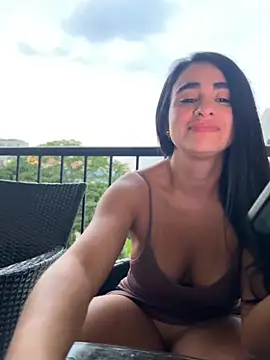 RoseOnYou Adlı Modelin Canlı XXX Sohbeti