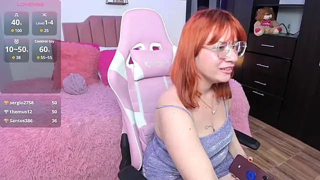 Chat +18 de Nina_curves ao vivo