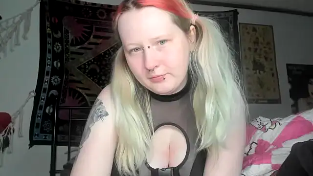 LoriCritter: онлайн-секс-чат