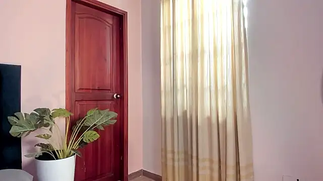 AylaStone Adlı Modelin Canlı XXX Sohbeti