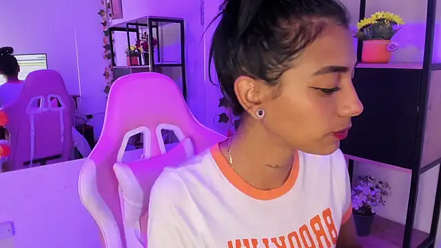 KarlaSlutSkinny__ Chat XXX live