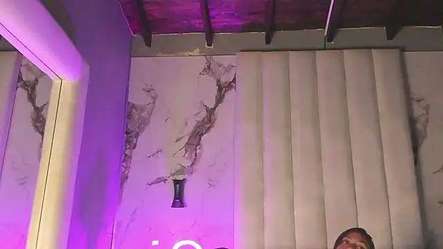 Czat XXX na żywo – ZaraKnox