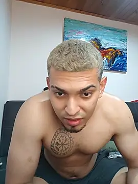 Ernesto23415のライブXXXチャット