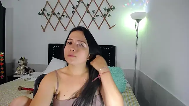 Онлайн чат XXX naughty_girl_4u