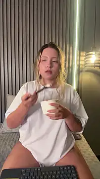 Czat XXX na żywo – MiaPetit_