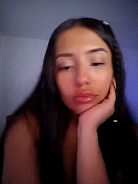 Sofia_888 Adlı Modelin Canlı XXX Sohbeti