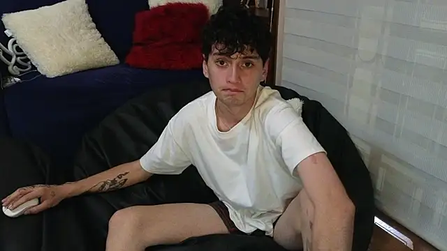 mrpicklesx23 Webcamshow