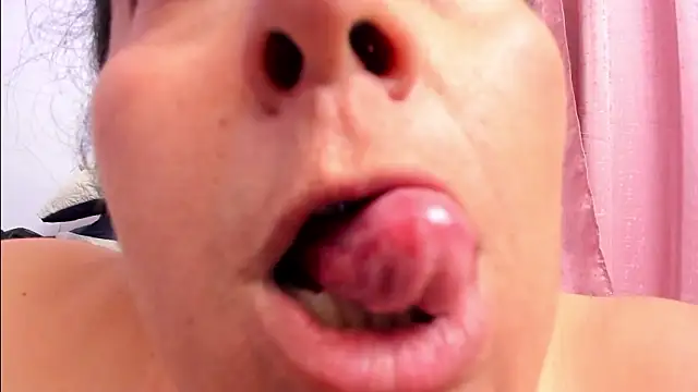 agathaxxx-69's Live XXX Chat