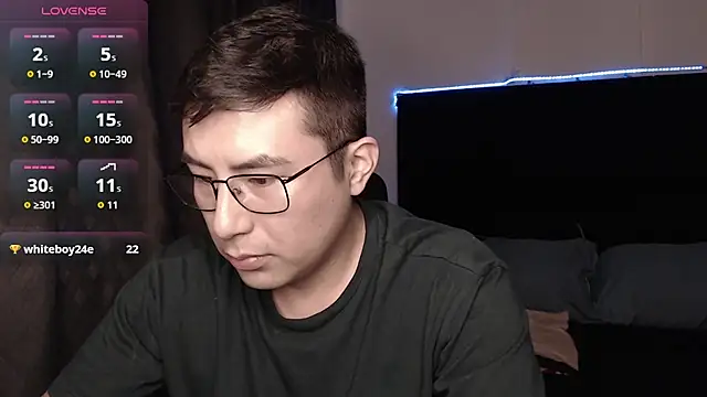 andrewmhilton_: онлайн-секс-чат