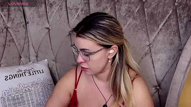 BustyGizelle 现场XXX聊天