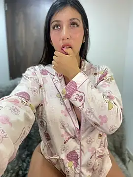 MiaJones21's Live XXX Chat