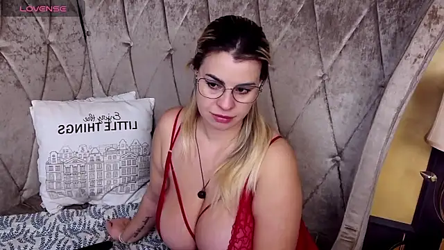 BustyGizelle live XXX chat