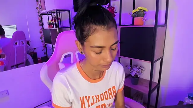 KarlaSlutSkinny__ Chat XXX in diretta