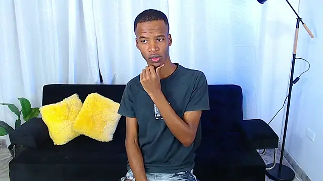 gusy_18 Live XXX Chat