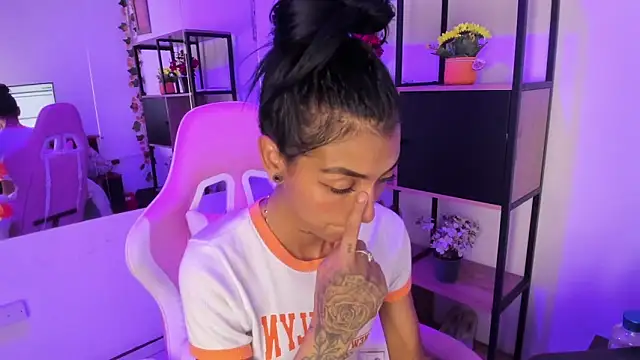 KarlaSlutSkinny__ – Naživo XXX chat