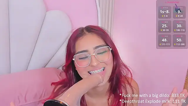 Ary__cherry: διαδικτυακό σόου στην κάμερα