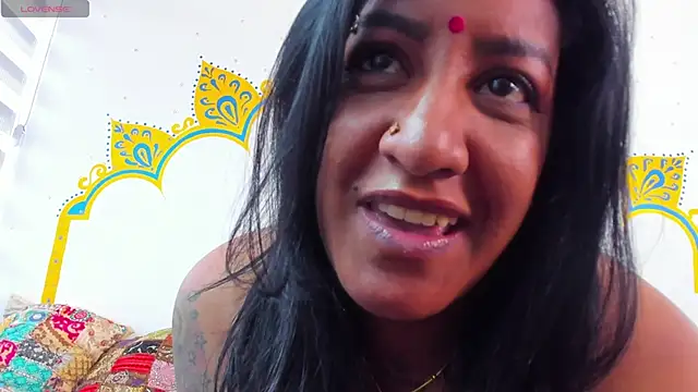 LadyNahir live XXX chat